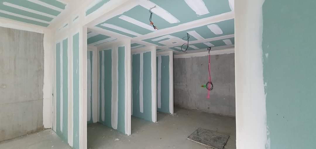 Instaladores de pladur para techos y paredes en viviendas